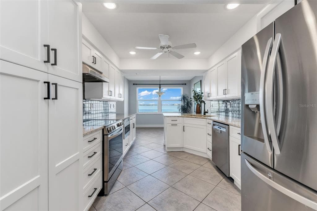 1650 W MARION AVENUE 123 photo 3