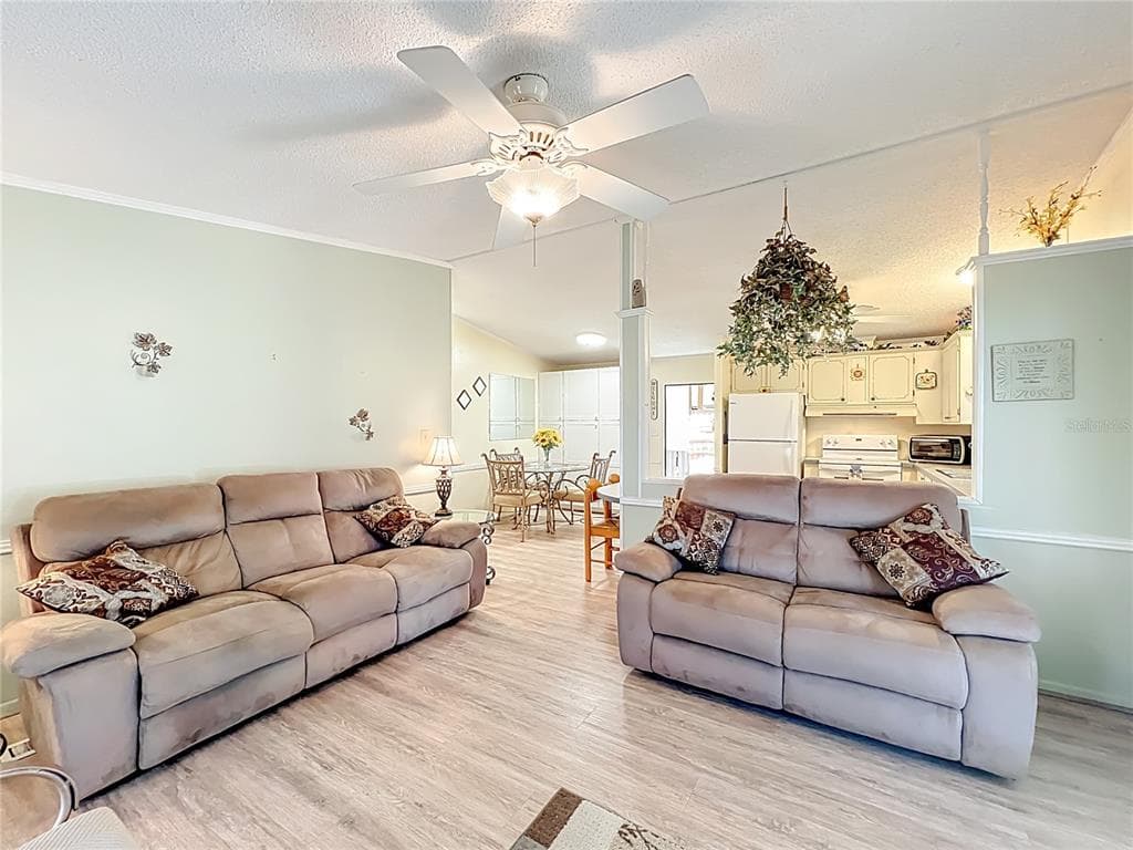 698 CINDI AVENUE photo 8