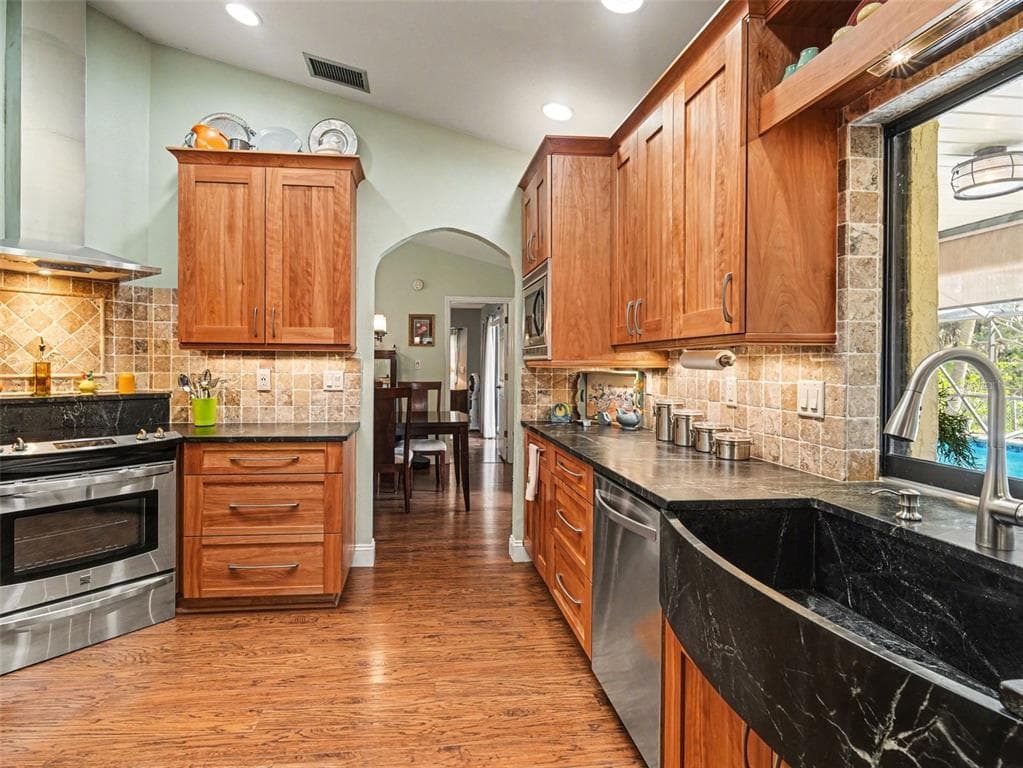 507 RAMBLEWOOD STREET photo 6