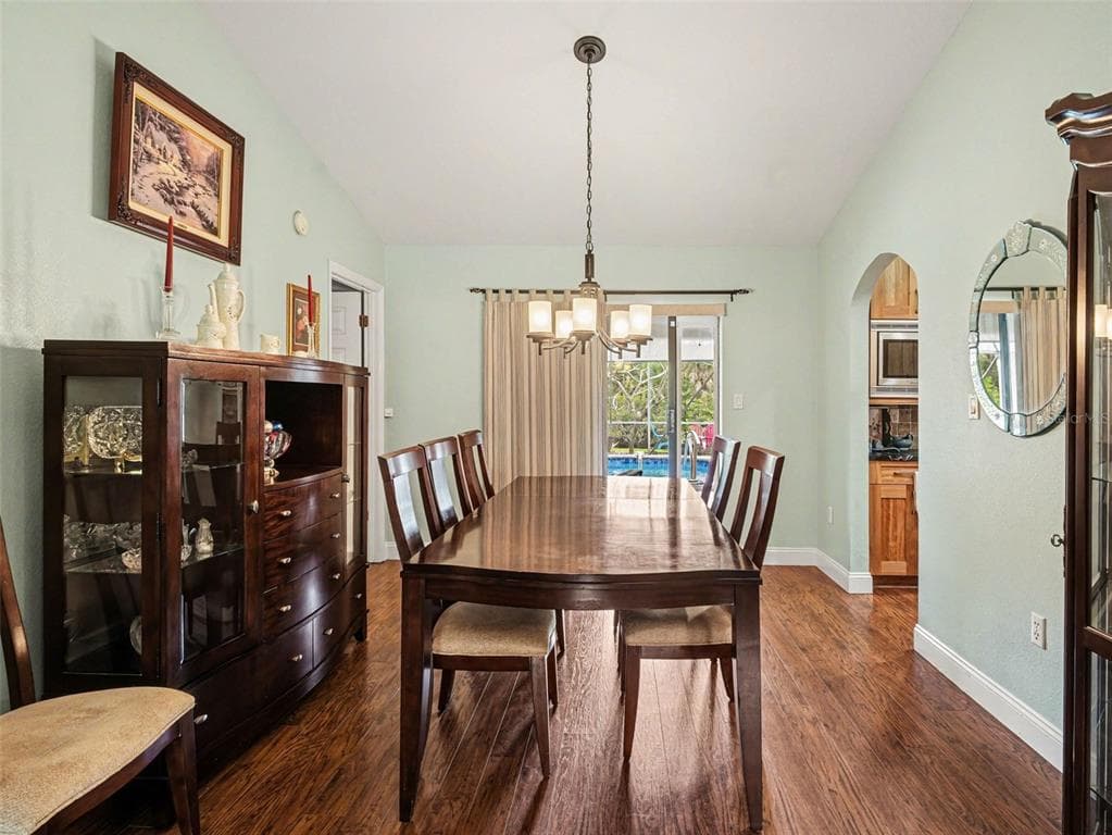507 RAMBLEWOOD STREET photo 4