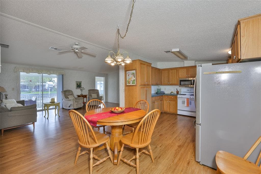 980 7TH STREET NW 16 photo 5