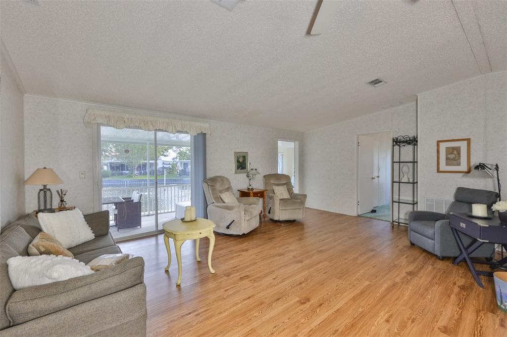 980 7TH STREET NW 16 photo 15