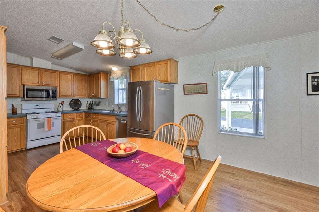 980 7TH STREET NW 16 photo 8