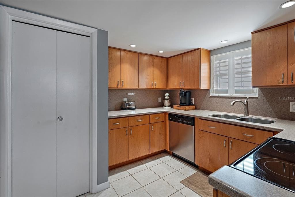 5000 GULF BOULEVARD 304 photo 13