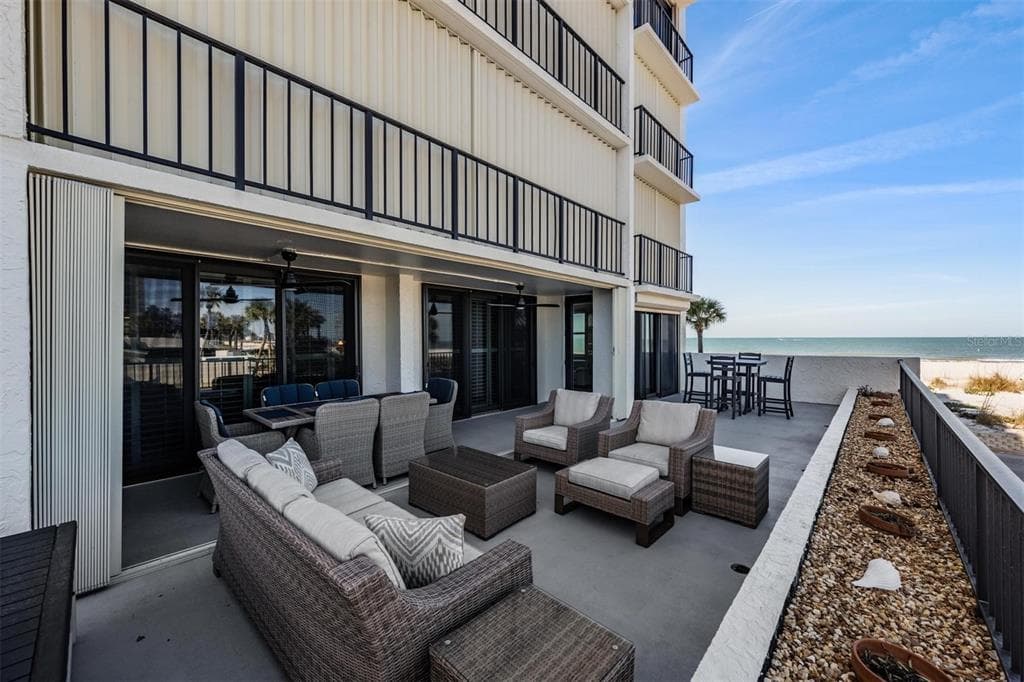 1400 GULF BOULEVARD 109 photo 2