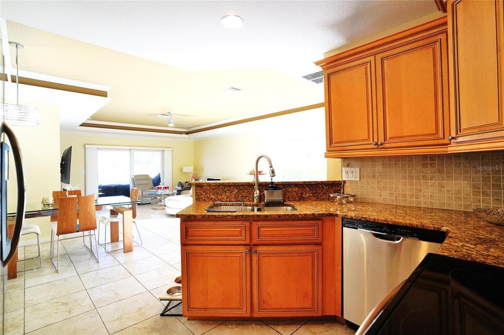 12760 SW LAKE SIDE DRIVE photo 15