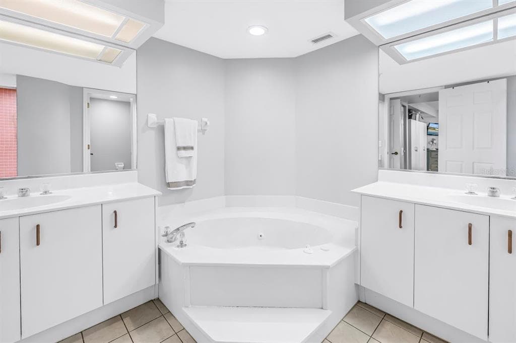 6650 SUNSET WAY 105 photo 23
