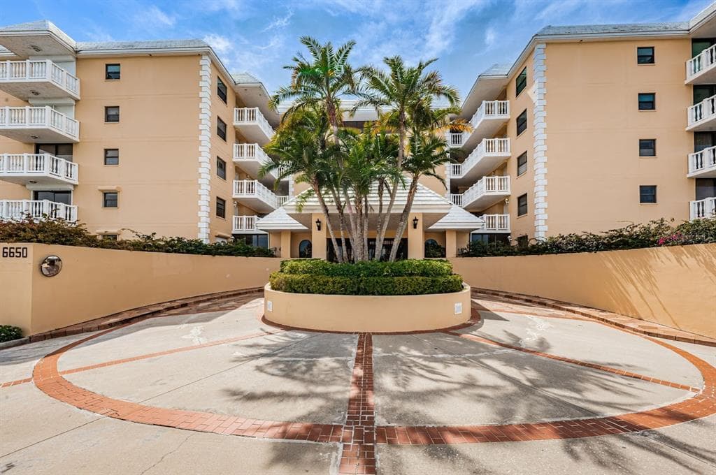 6650 SUNSET WAY 105 photo 2