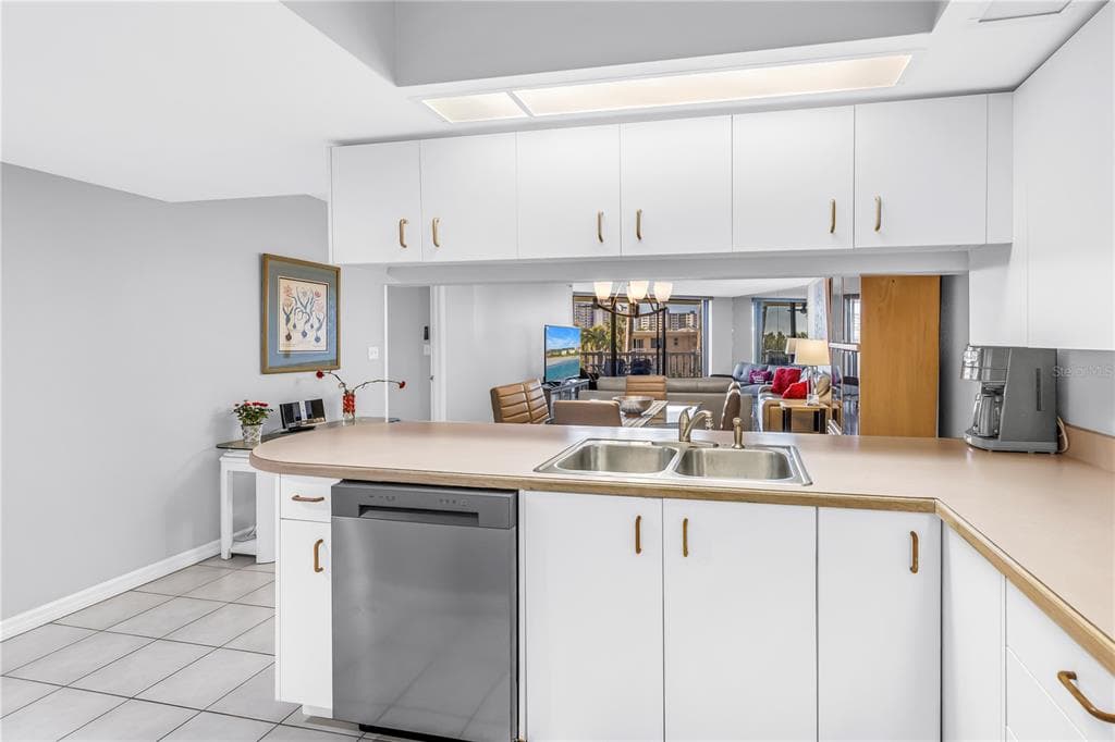 6650 SUNSET WAY 105 photo 8