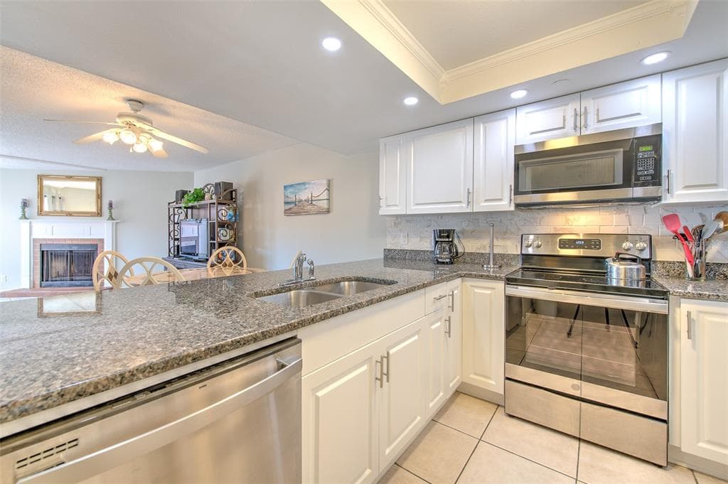 18400 GULF BOULEVARD 2405 photo 13