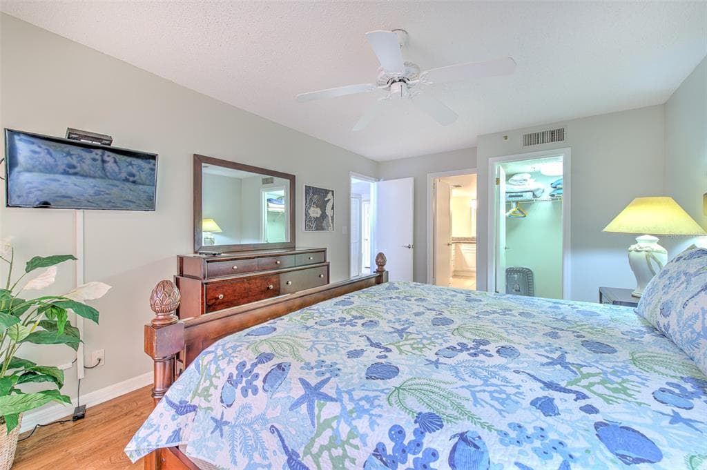 18400 GULF BOULEVARD 2405 photo 9