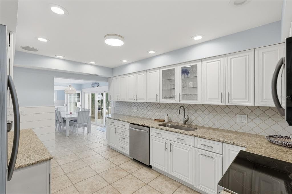 2822 W VINA DEL MAR BOULEVARD photo 13
