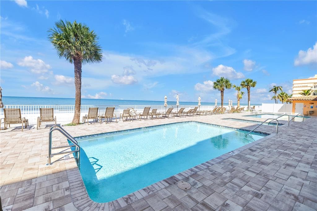 16326 GULF BOULEVARD 308 photo 3