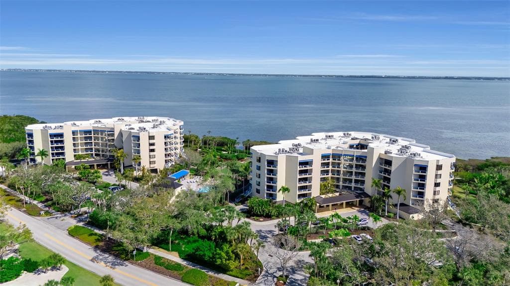 2110 HARBOURSIDE DRIVE 523 photo 2