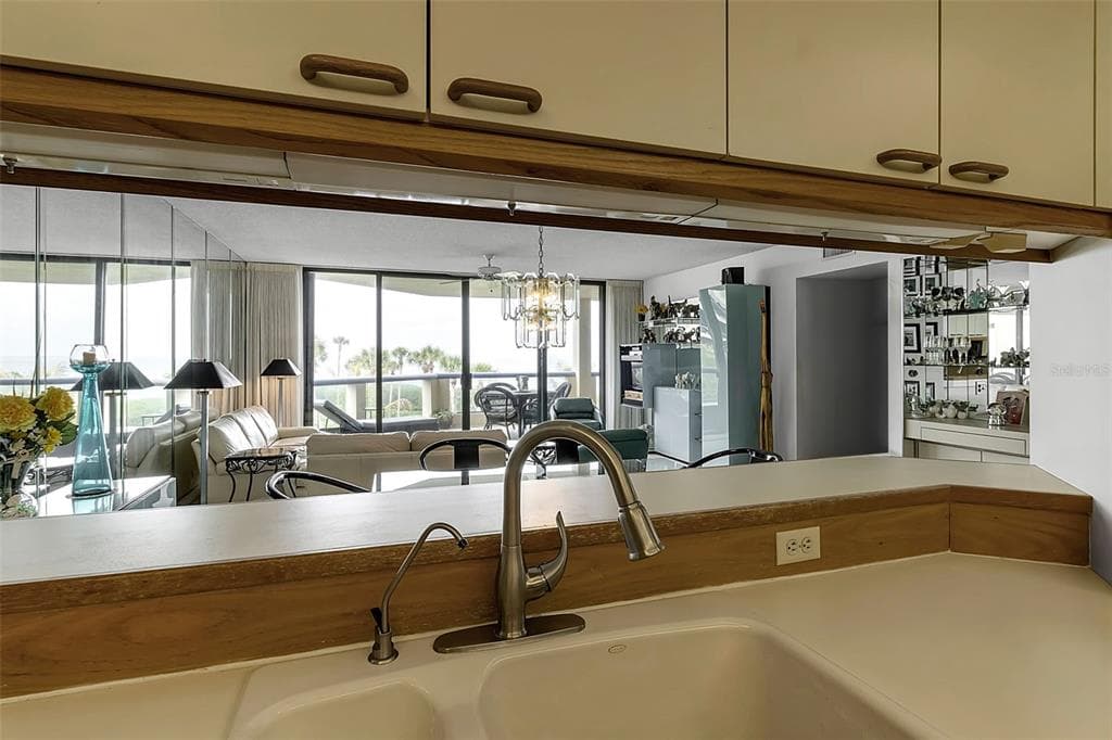 2110 HARBOURSIDE DRIVE 523 photo 13