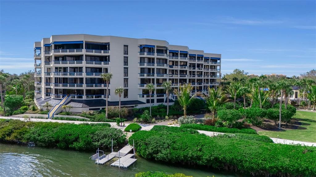 2110 HARBOURSIDE DRIVE 523 photo 3