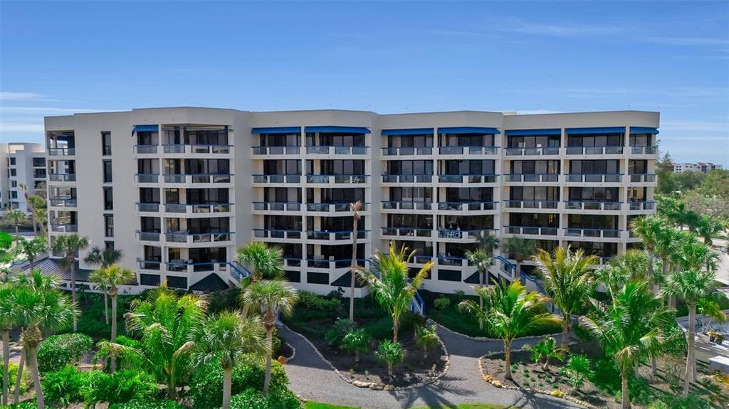 2110 HARBOURSIDE DRIVE 523 photo 5