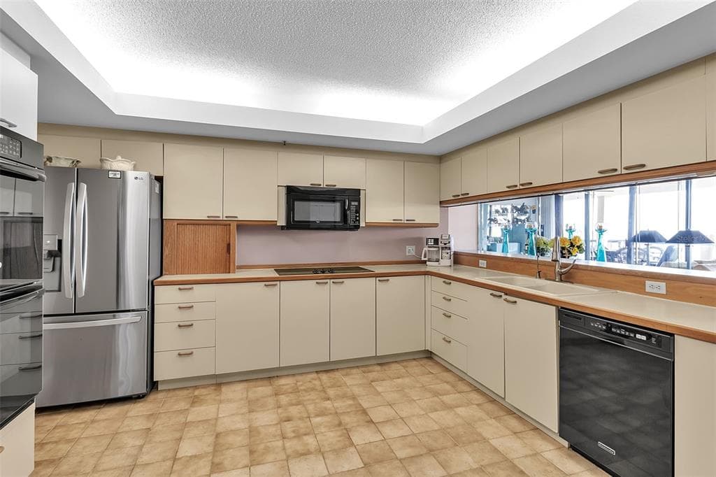 2110 HARBOURSIDE DRIVE 523 photo 9