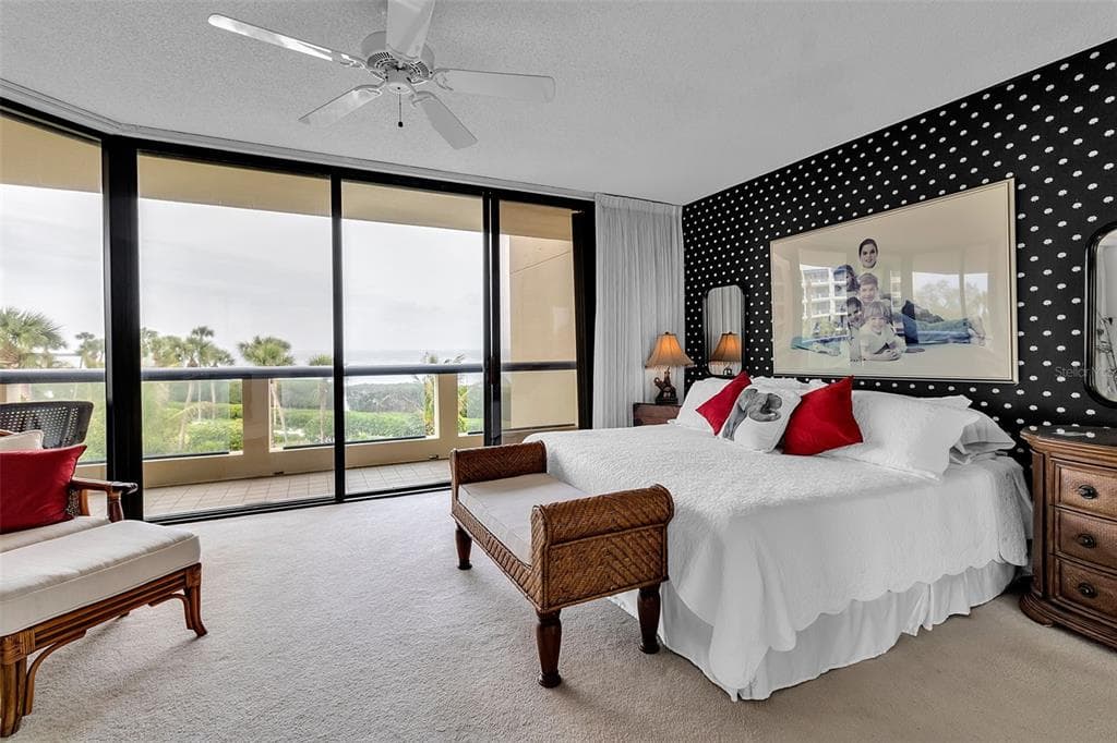 2110 HARBOURSIDE DRIVE 523 photo 24