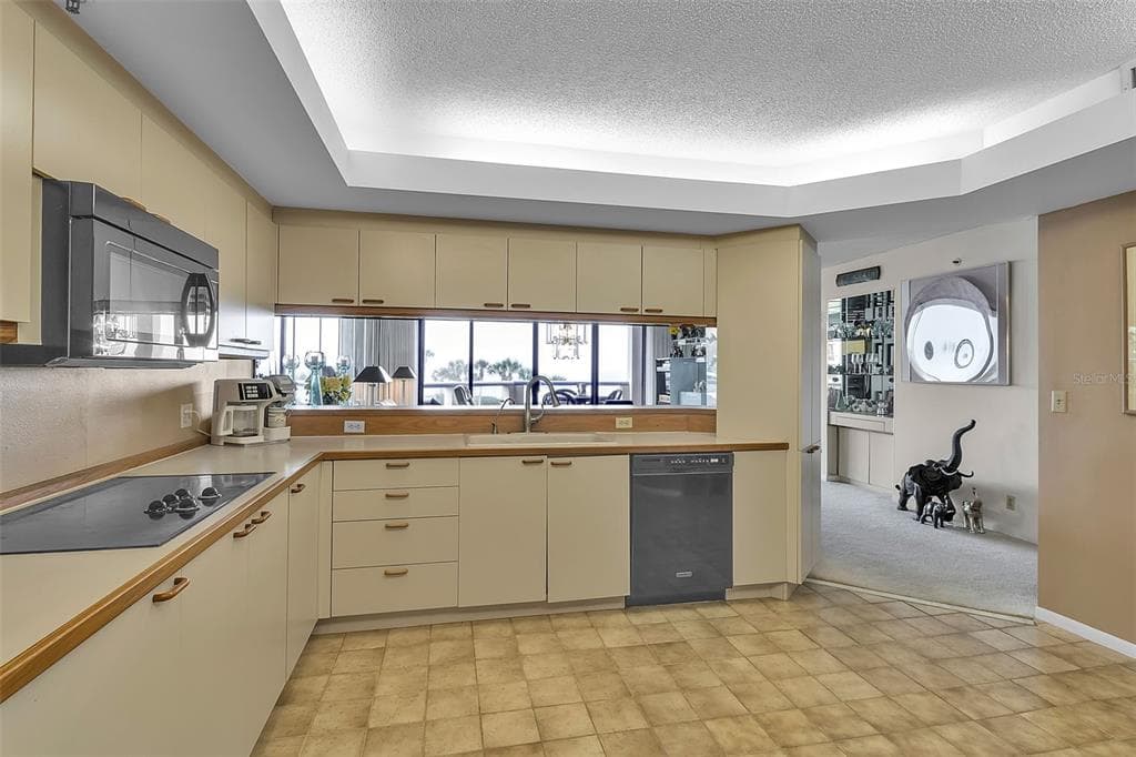2110 HARBOURSIDE DRIVE 523 photo 11