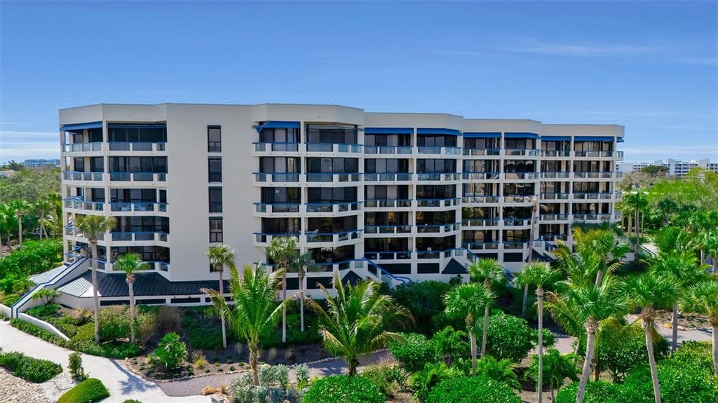 2110 HARBOURSIDE DRIVE 523 photo 4