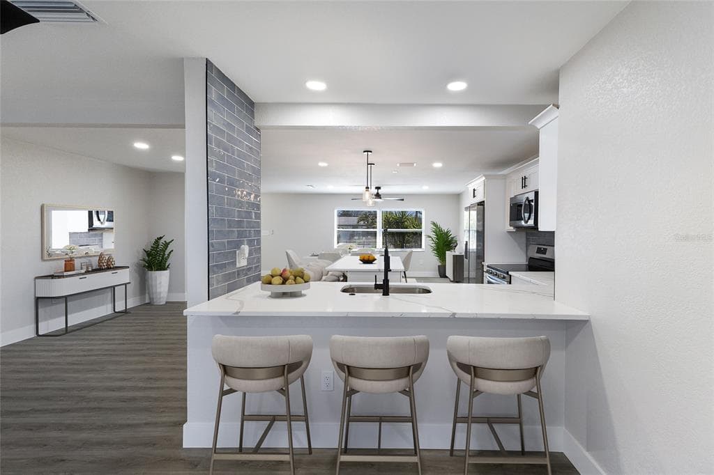 10316 KINGFISHER ROAD W photo 5