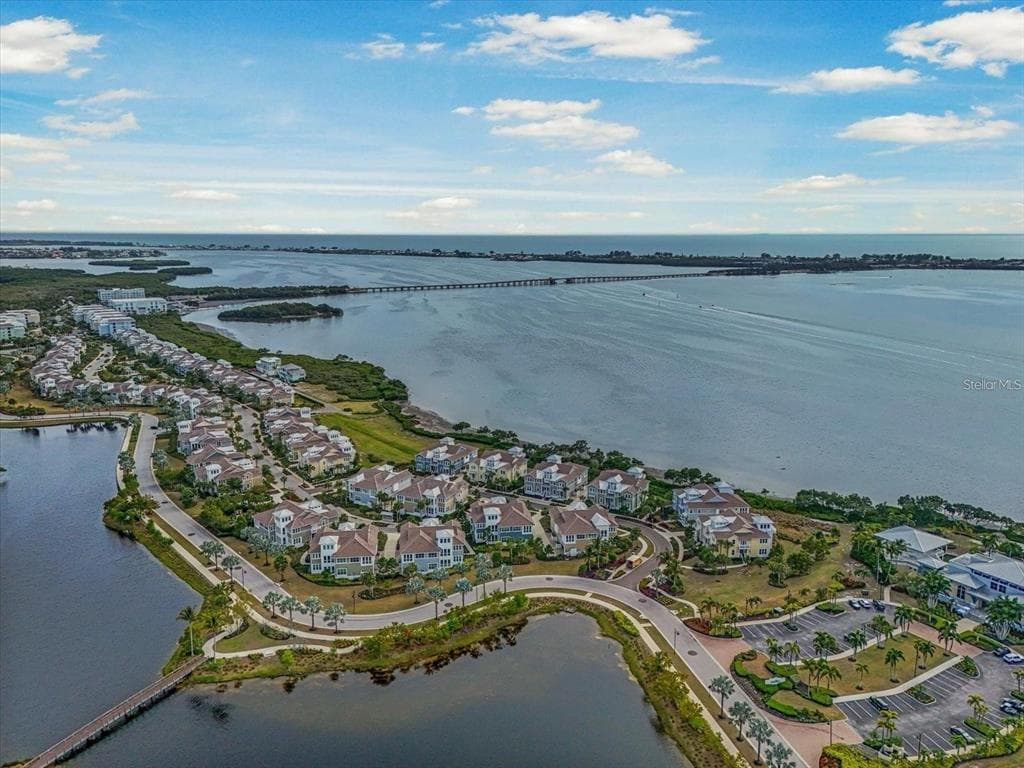 324 HARBOUR SOUND COURT photo 3