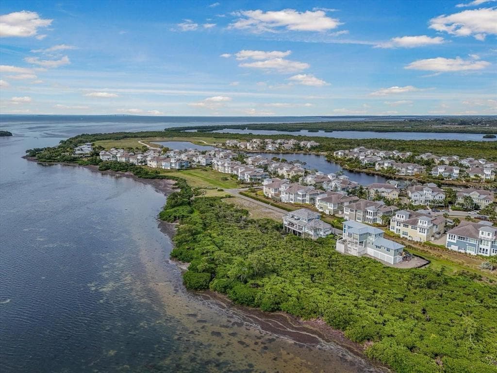 324 HARBOUR SOUND COURT photo 4