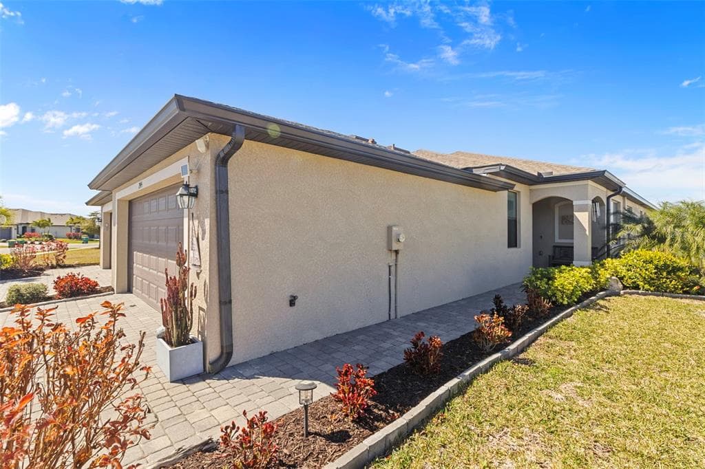 2145 BONITO WAY photo 1