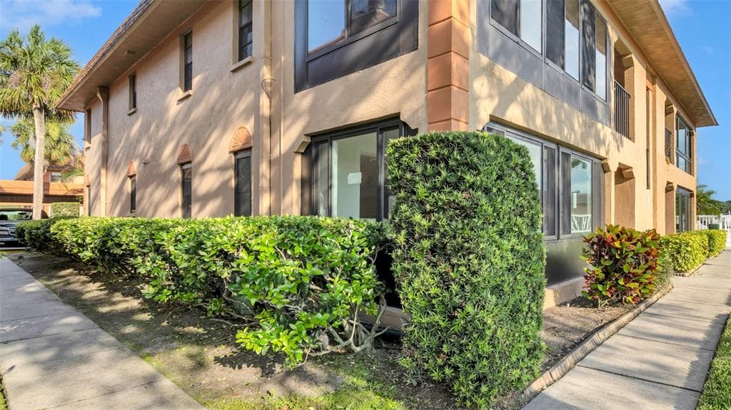 10192 SEMINOLE ISLAND DRIVE #10192 1