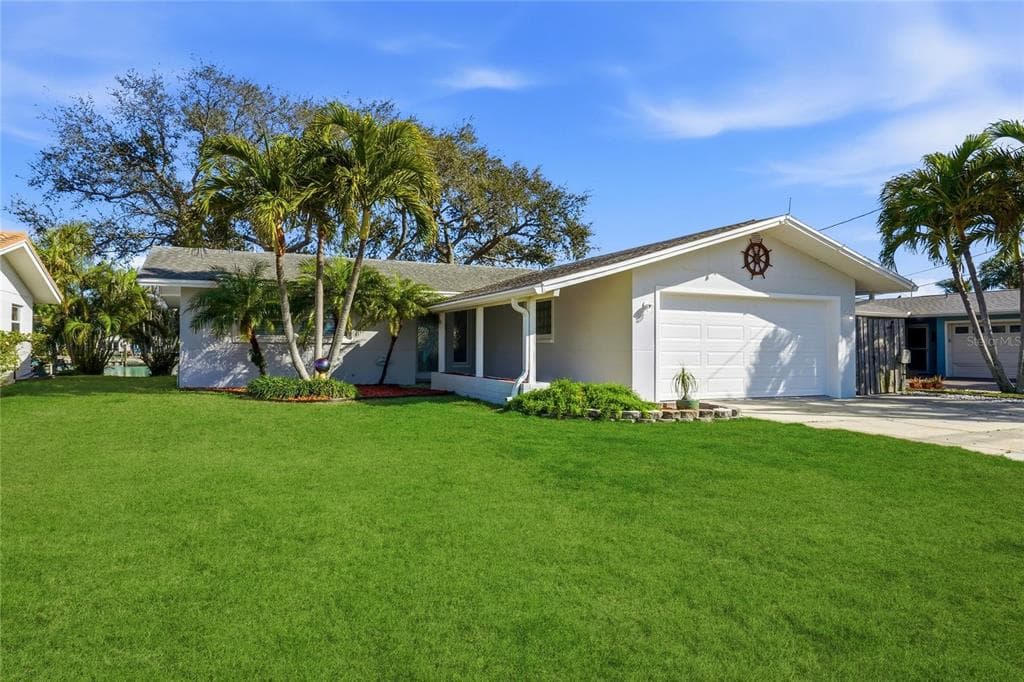 541 LILLIAN DRIVE photo 1