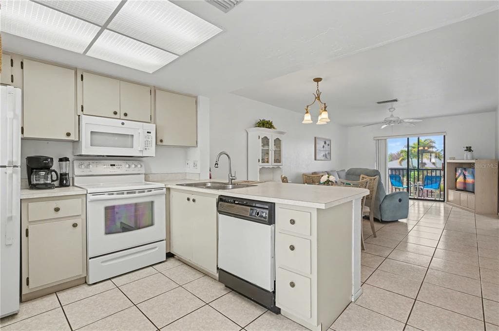 25225 RAMPART BOULEVARD 1606 photo 17