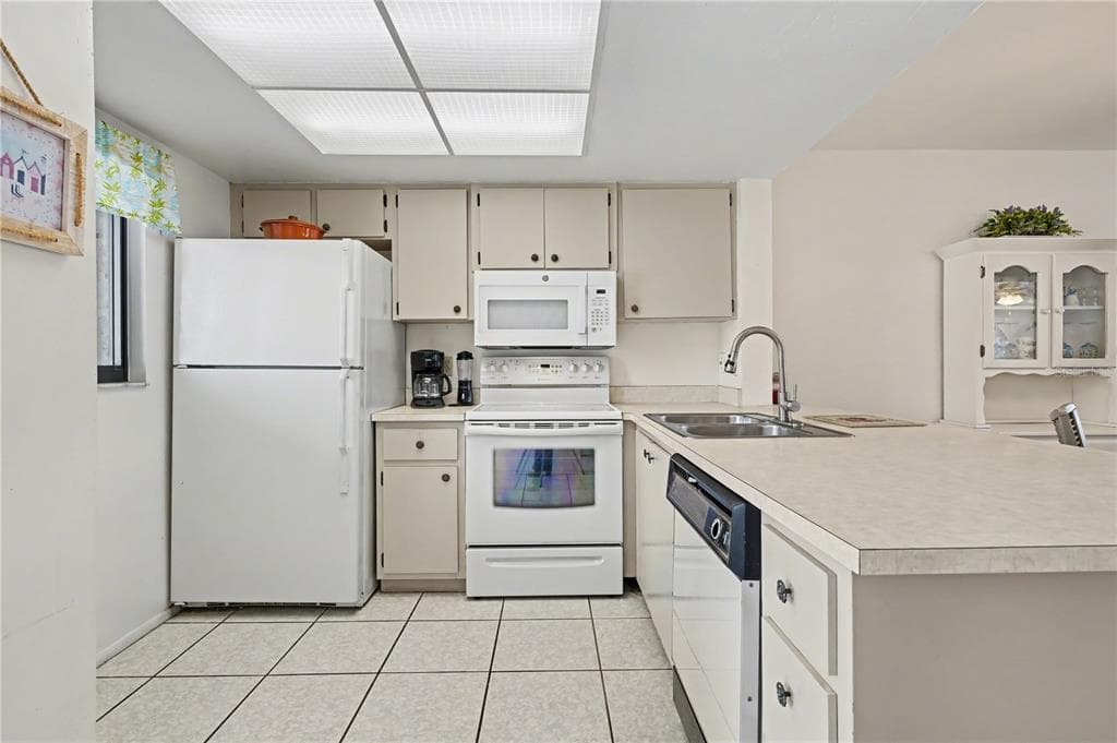 25225 RAMPART BOULEVARD 1606 photo 8