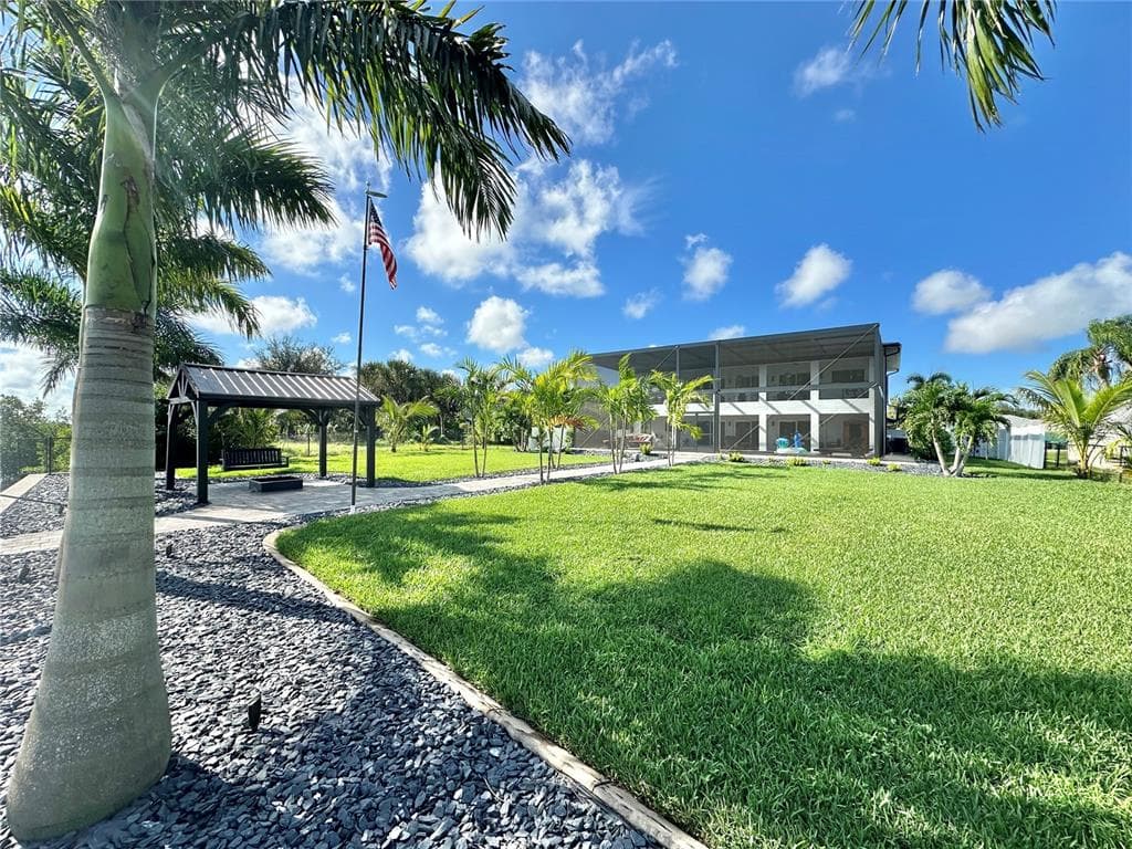 2424 HARBOUR DRIVE 4