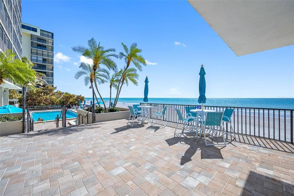 15462 GULF BOULEVARD 603 photo 4