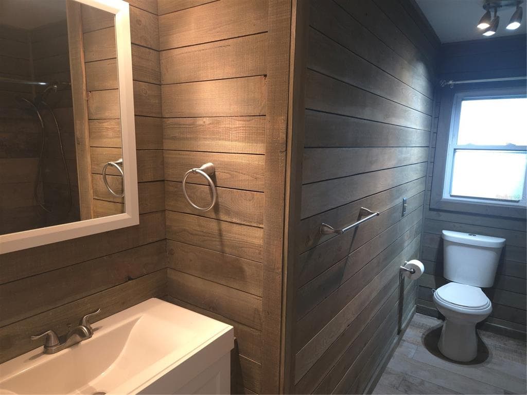2075 N KEENE ROAD photo 16