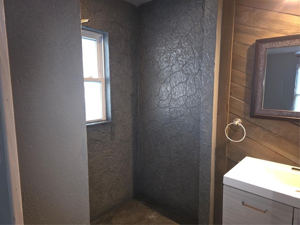 2075 N KEENE ROAD photo 22