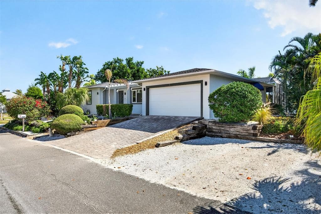 550 DE NARVAEZ DRIVE photo 5