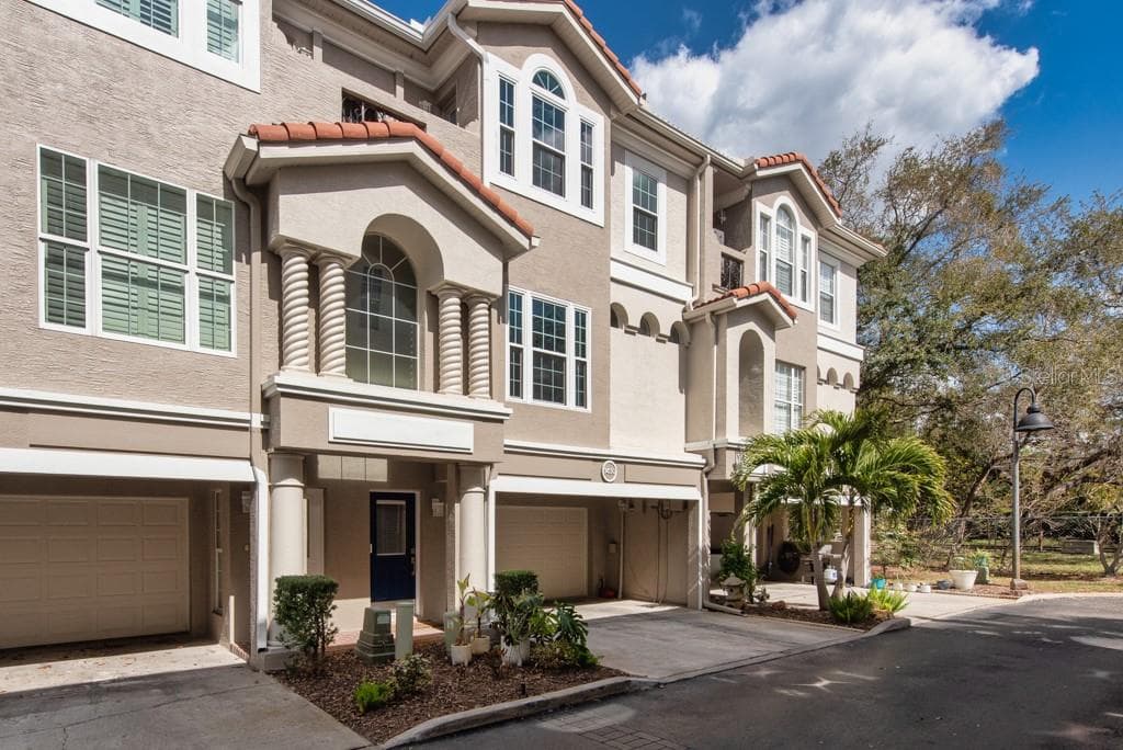 1430 MANATEE CIRCLE photo 1