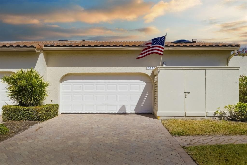 2326 HARBOUR OAKS DRIVE photo 2