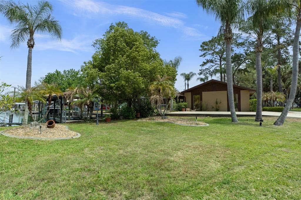 239 SE PARADISE POINT ROAD 2