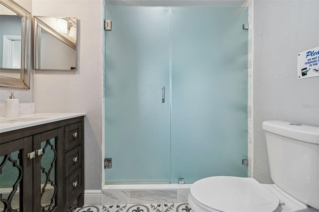 330 6TH AVENUE photo 17
