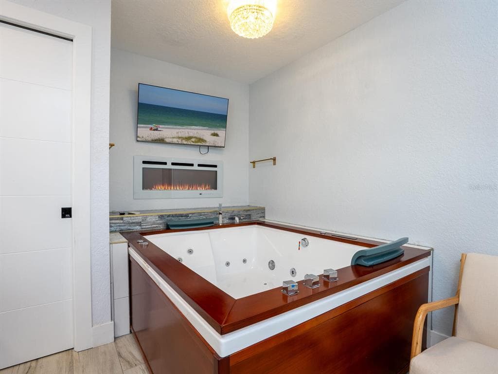 501 NORTON STREET photo 22
