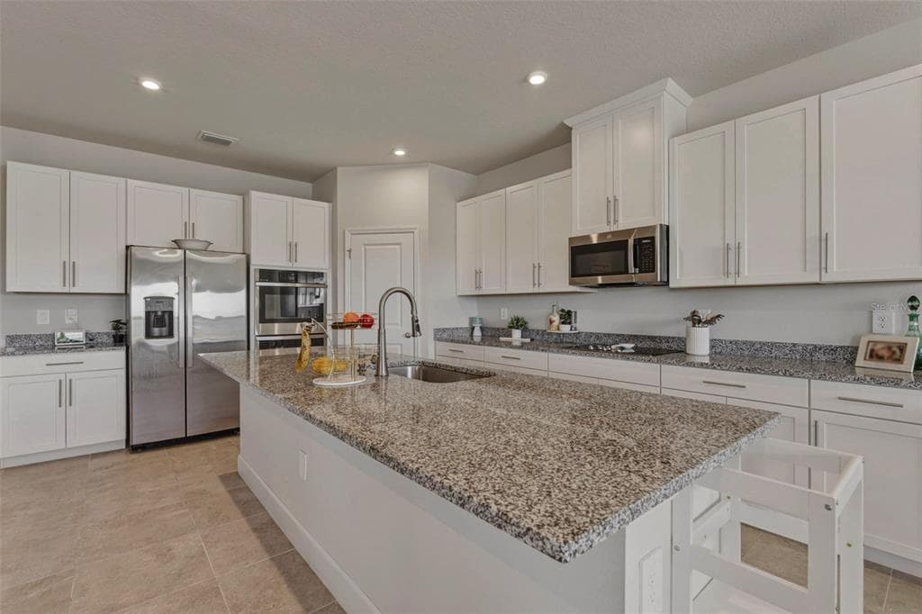 16390 QUEEN PALM DRIVE photo 9