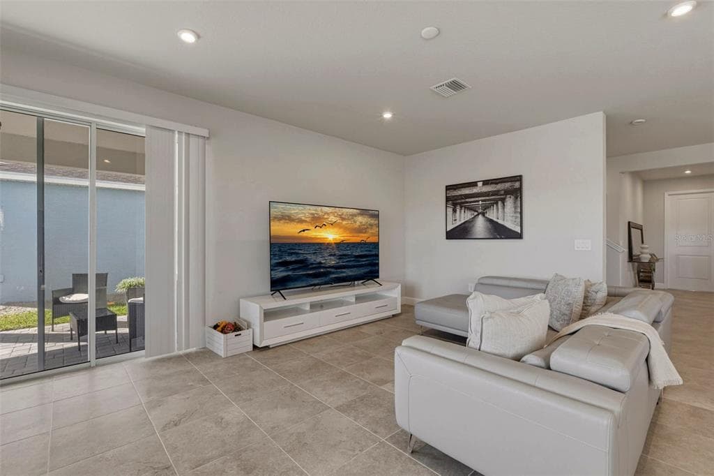 16390 QUEEN PALM DRIVE photo 4