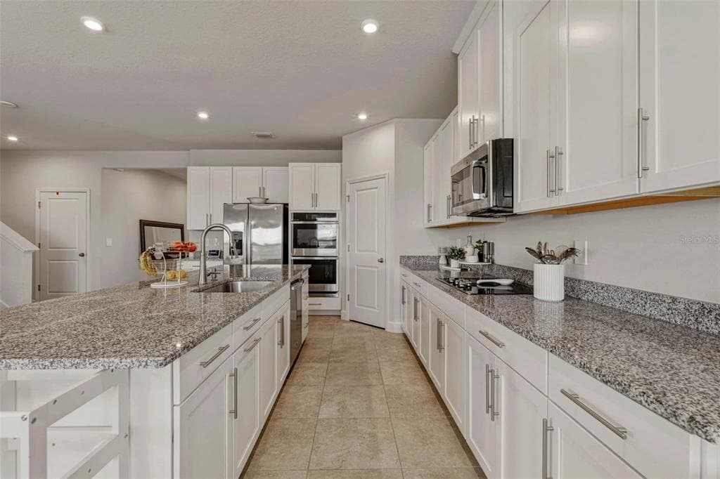 16390 QUEEN PALM DRIVE photo 8