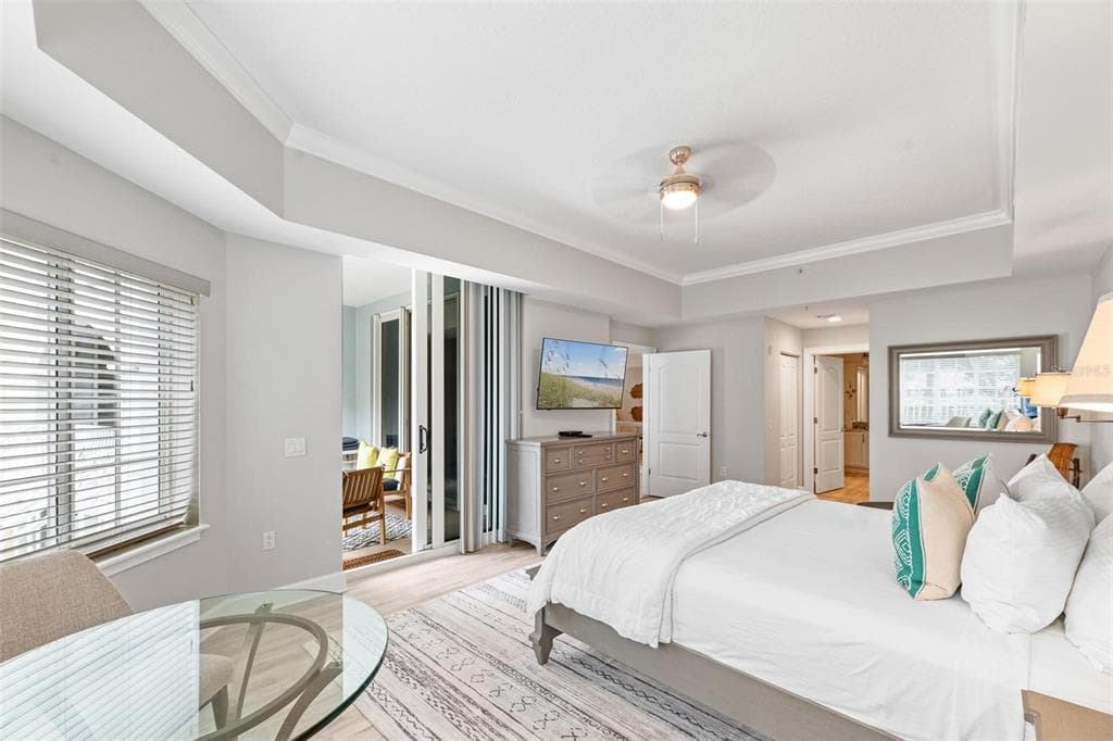 102 YACHT HARBOR DRIVE 176 photo 4