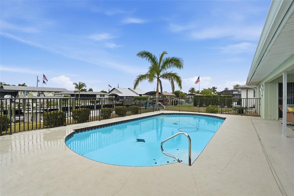405 TOWER DRIVE photo 1