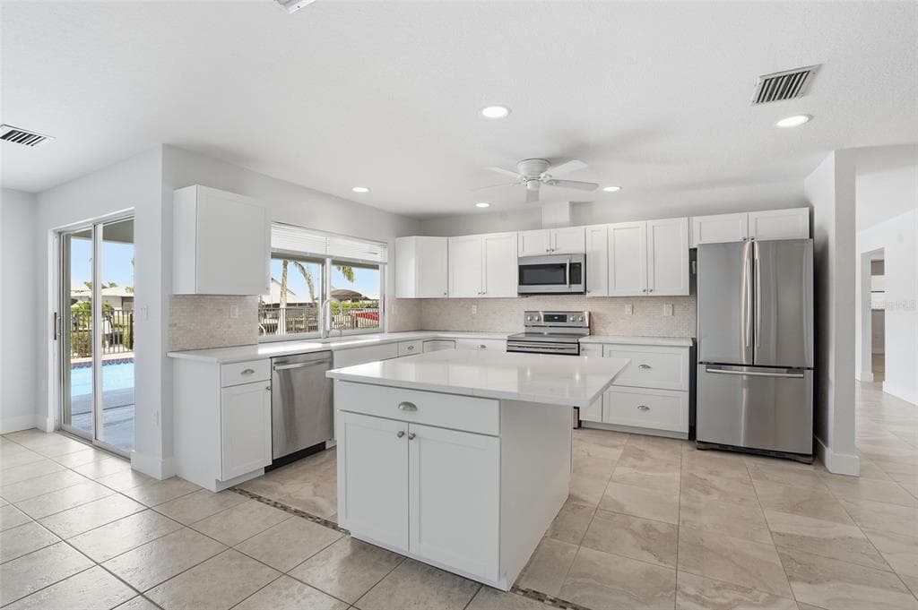 405 TOWER DRIVE photo 5