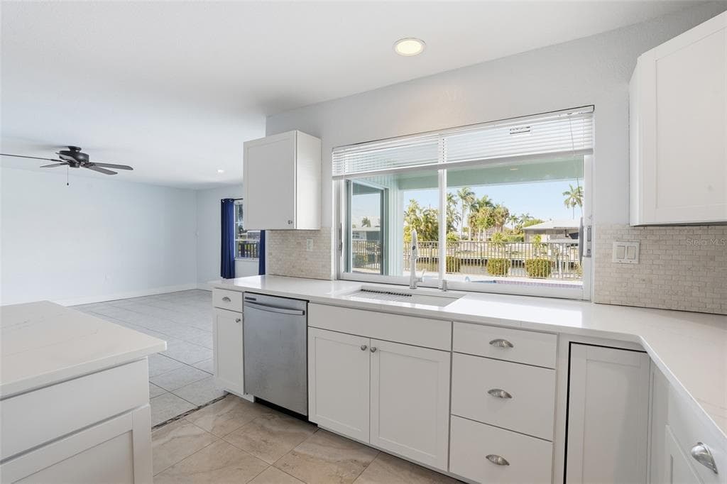 405 TOWER DRIVE photo 8
